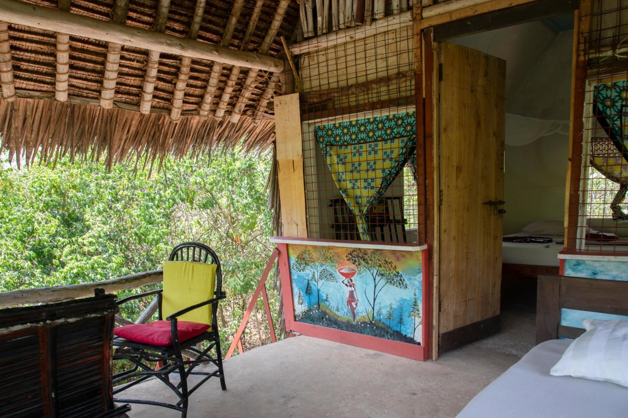 Stilts Diani Beach Hostel Exterior photo