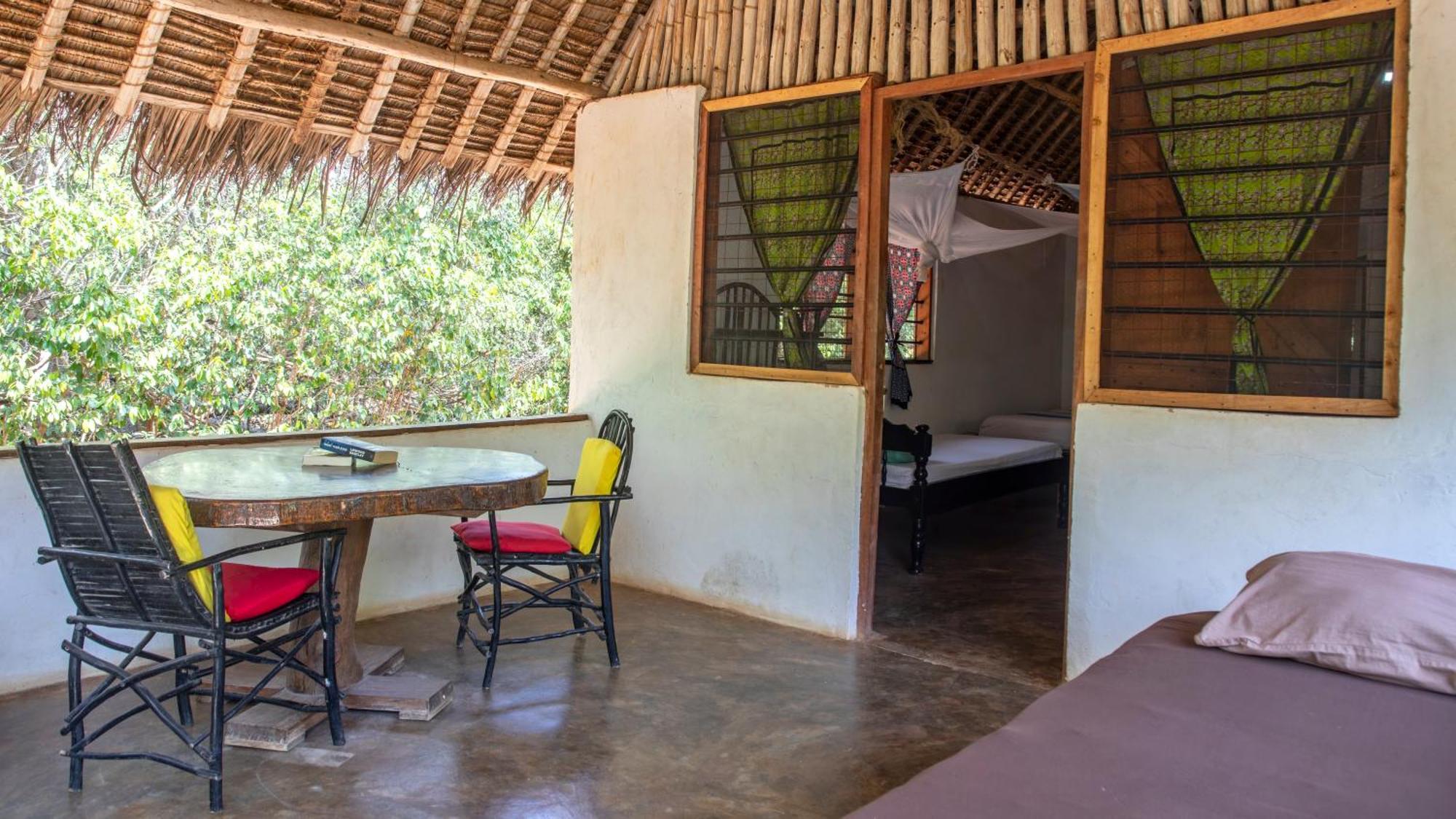 Stilts Diani Beach Hostel Exterior photo